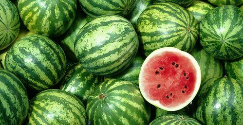 娱乐吃瓜雷军同款辣椒酱,娱乐吃瓜界的“辣”味新宠